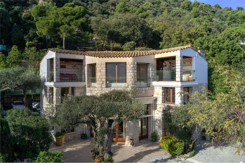 Villa di carattere in posizione tranquilla (4)