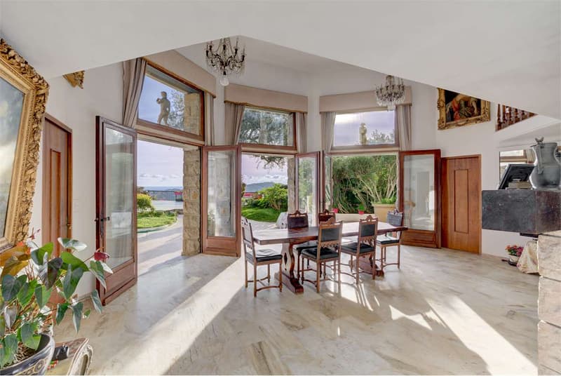 Villa di carattere in posizione tranquilla (6)