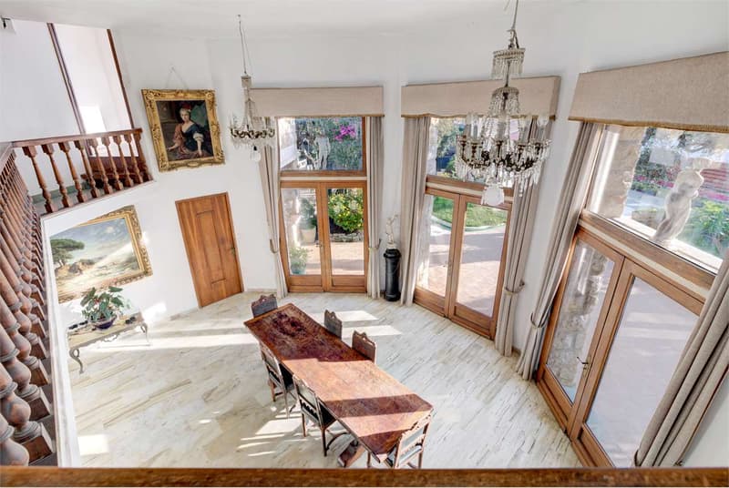 Villa di carattere in posizione tranquilla (5)