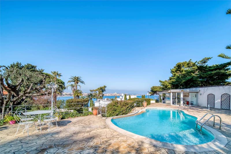 Splendida villa fronte mare (3)