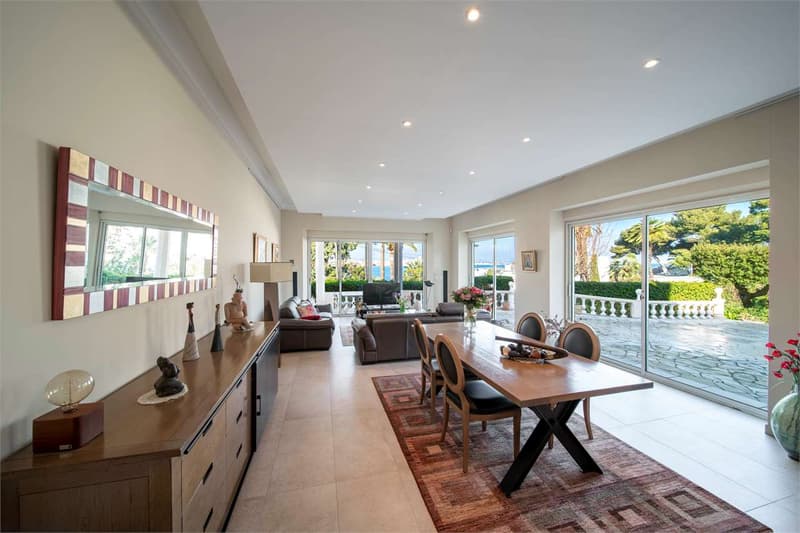 Splendida villa fronte mare (9)