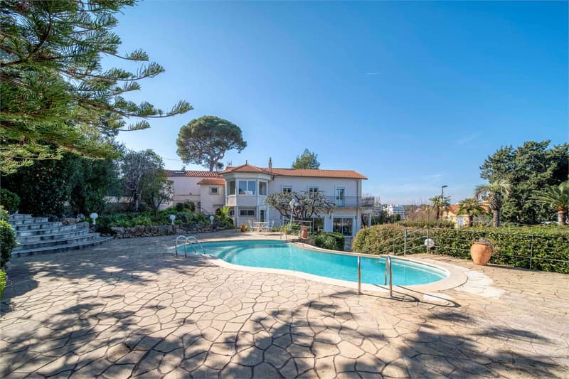 Splendida villa fronte mare (4)