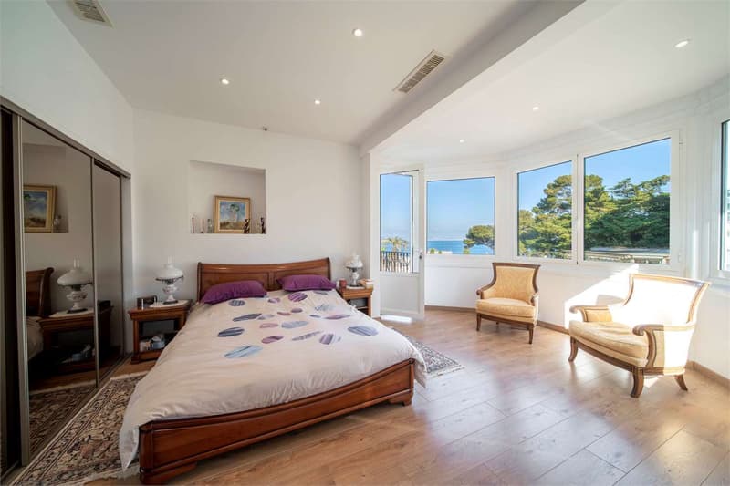 Splendida villa fronte mare (11)