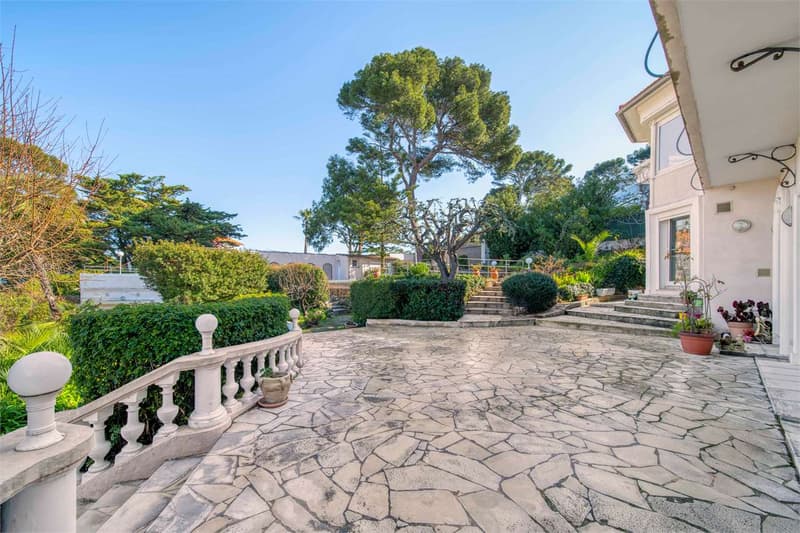 Splendida villa fronte mare (5)