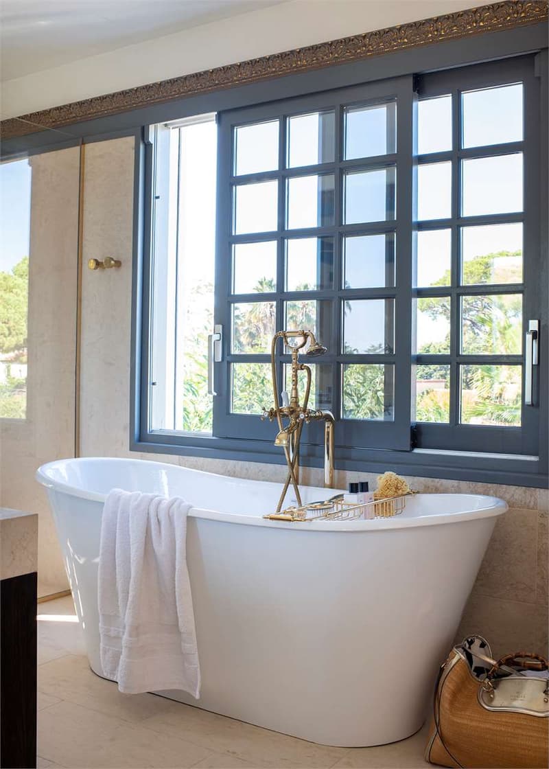 VILLA DI CAP D'ANTIBES IN UN CONTESTO ECCEZIONALE (12)