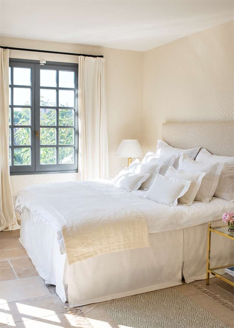 VILLA DI CAP D'ANTIBES IN UN CONTESTO ECCEZIONALE (11)
