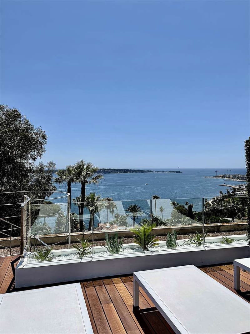 Attico con terrazza sul tetto e vista mare (4)