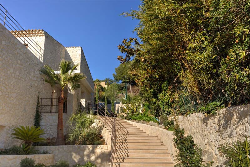 Villa neoprovenzale con magnifica vista sul mare (9)
