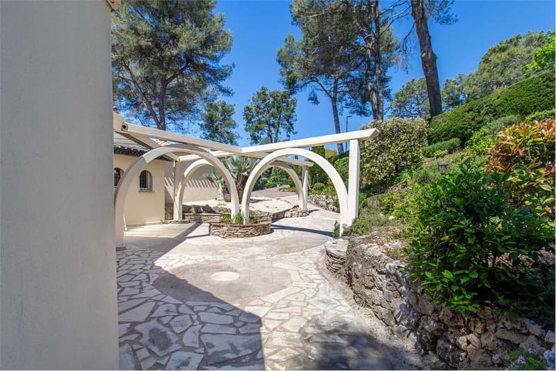 Villa lussuosamente ristrutturata con piscina (6)