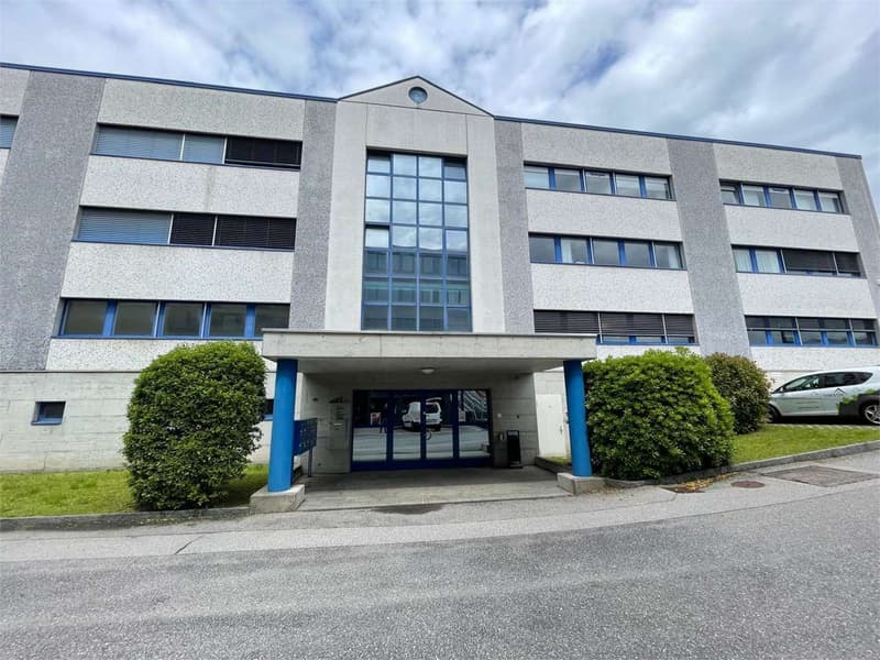 Affittiamo spazio commerciale ristrutturato a Manno (8)