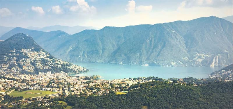 Vendesi Terreno edificabile nel nucleo di Cademario (2)