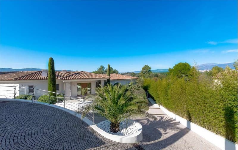 Villa di Prestigio nel Cuore del Royal Mougins Golf Club (3)