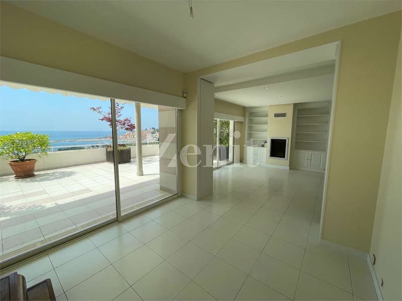Attico duplex con terrazza panoramica, piscina e giardino privati - Me (8)