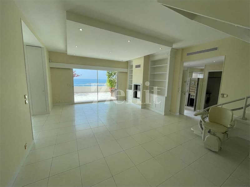 Attico duplex con terrazza panoramica, piscina e giardino privati - Me (4)