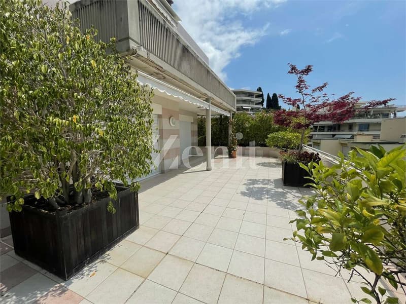 Attico duplex con terrazza panoramica, piscina e giardino privati - Me (7)