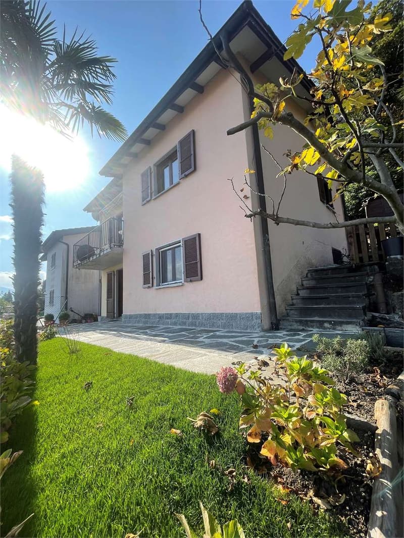 Casa Bifamiliare con Splendida Vista Lago a Carona (2)