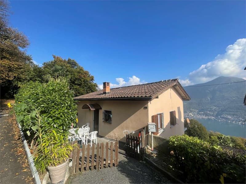 Casa Bifamiliare con Splendida Vista Lago a Carona (3)