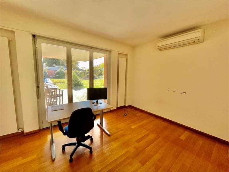 Villa con grande giardino e ampia piscina - Coldrerio (4)