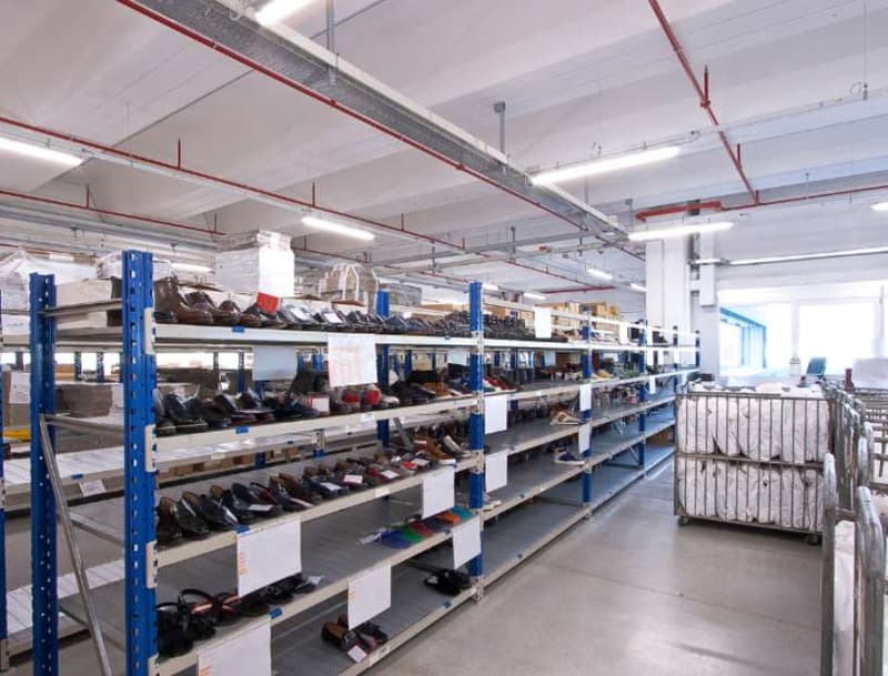 Vendesi ampio spazio logistico / laboratorio / produzione - Contone (c (8)