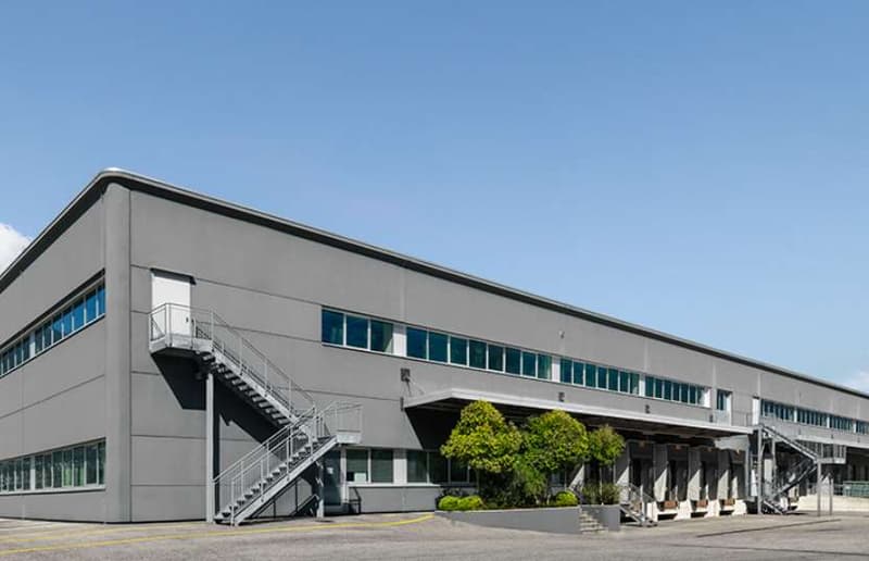 Vendesi ampio spazio logistico / laboratorio / produzione - Contone (c (4)