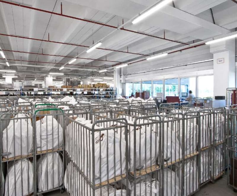 Vendesi ampio spazio logistico / laboratorio / produzione - Contone (c (6)