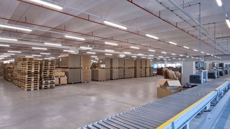 Vendesi ampio spazio logistico / laboratorio / produzione - Contone (c (3)