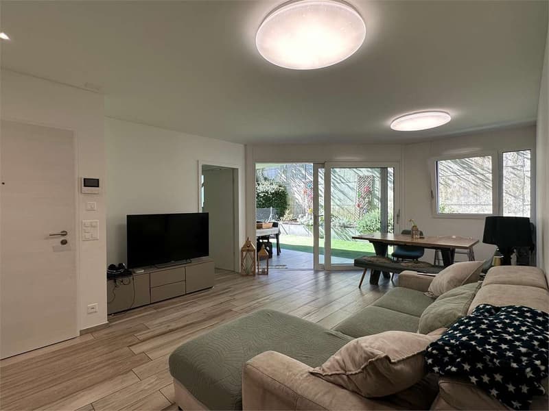 Raffinato appartamento 3.5 locali con giardino privato a Sorengo (3)