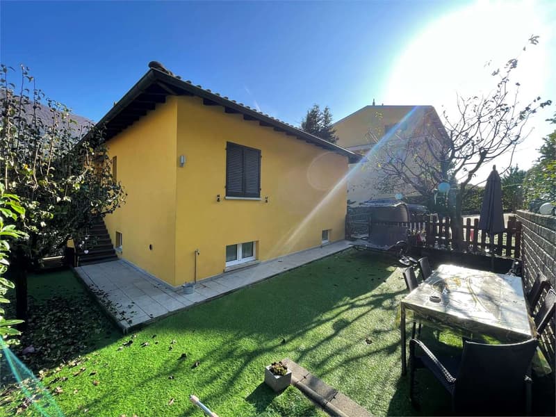 Villa Bifamiliare Ristrutturata - Ideale per Famiglie o Investimento (2)