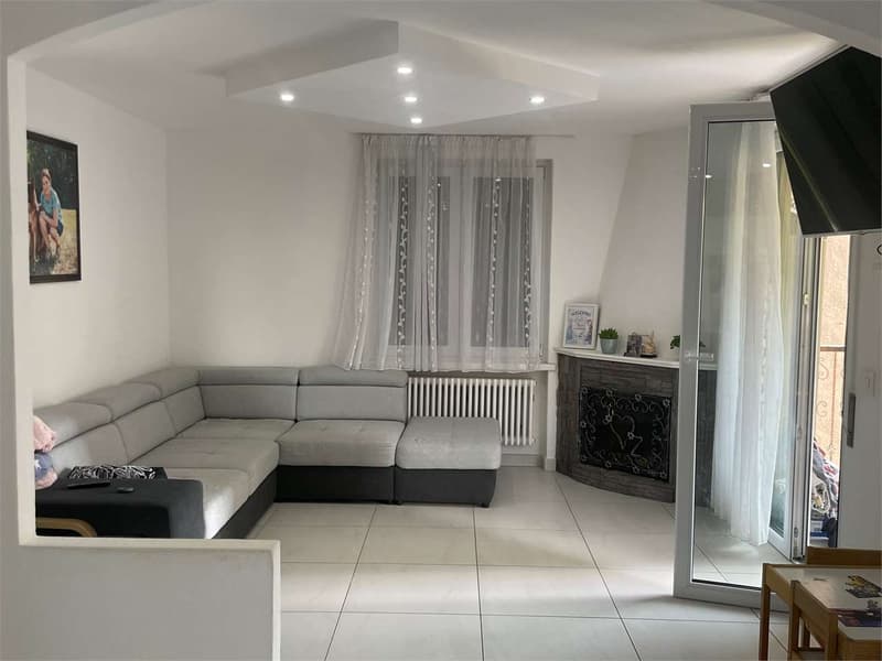 Villa Bifamiliare Ristrutturata - Ideale per Famiglie o Investimento (4)