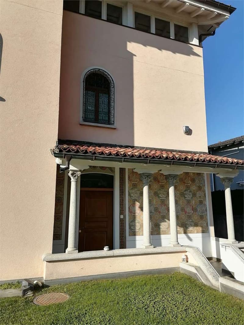Balerna splendida villa con piscina (7)