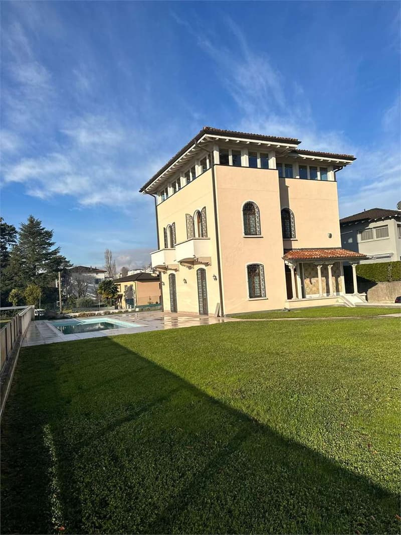 Balerna splendida villa con piscina (3)