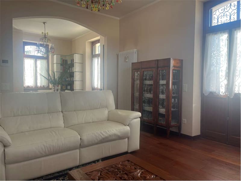 Balerna splendida villa con piscina (12)