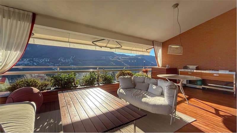 Stupendo attico duplex con vista lago in vendita (2)