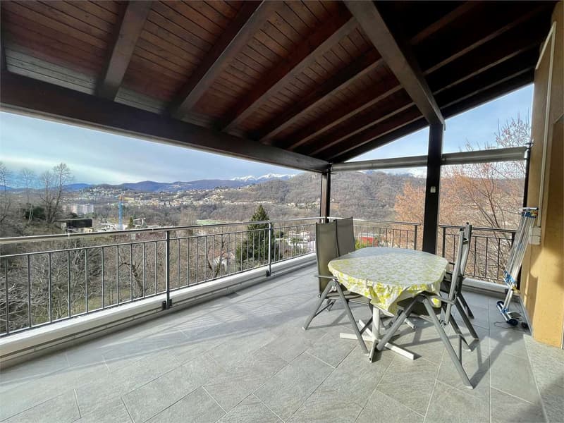 Villa bifamiliare con piscina e vista panoramica - Cadro (6)