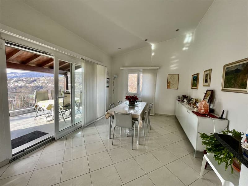 Villa bifamiliare con piscina e vista panoramica - Cadro (7)