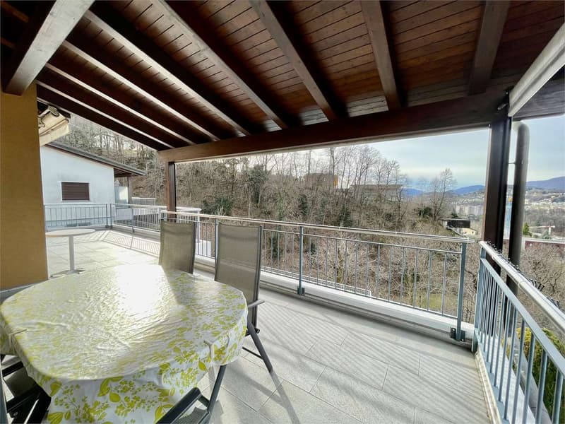 Villa bifamiliare con piscina e vista panoramica - Cadro (5)