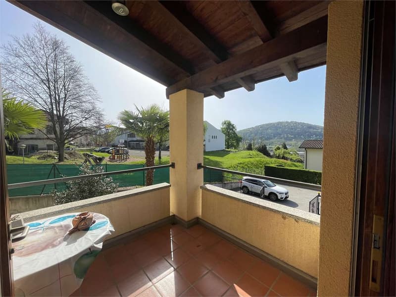 Villa bifamiliare a Stabio con ampio giardino privato (13)