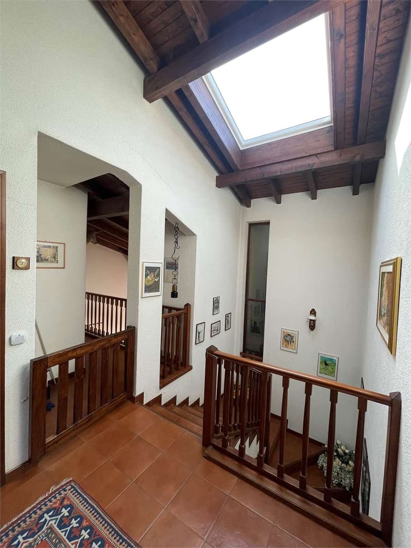 Villa bifamiliare a Stabio con ampio giardino privato (7)