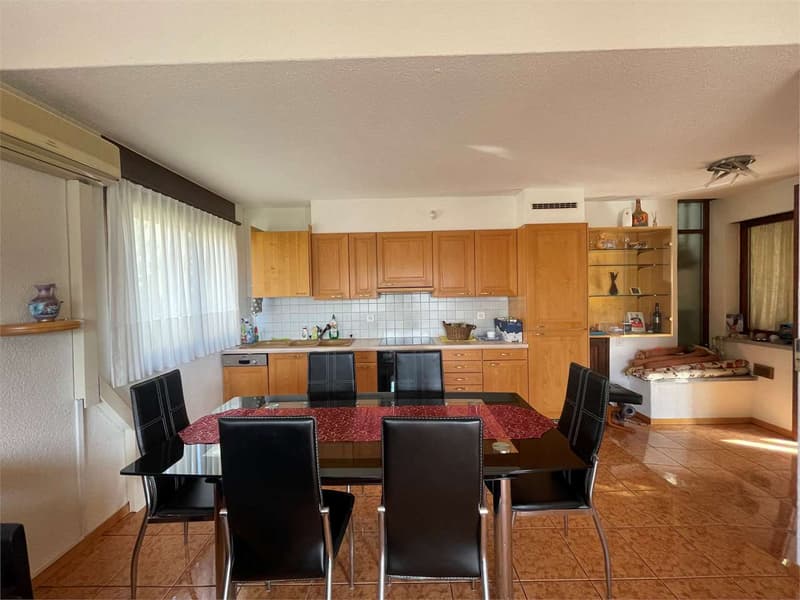 Villa bifamiliare a Stabio con ampio giardino privato (11)