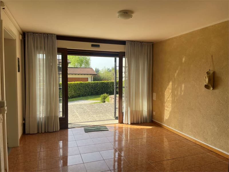 Villa bifamiliare a Stabio con ampio giardino privato (12)