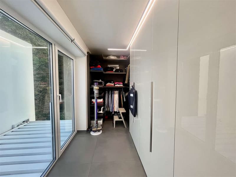 Villa unifamiliare moderna con vista aperta a Origlio (11)