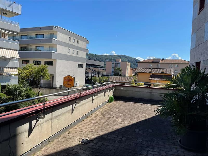 Affittiamo ufficio ammobiliato ad Agno con ampia terrazza (4)