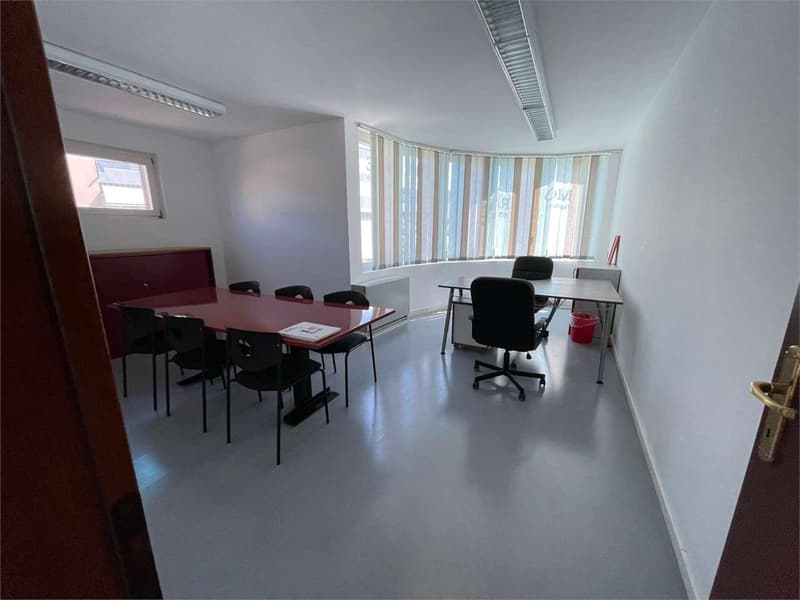 Affittiamo ufficio ammobiliato ad Agno con ampia terrazza (3)