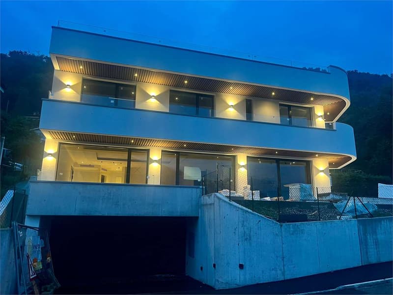 Meravigliosa villa di pregio triplex vista lago di 4.5 locali Brusino (12)