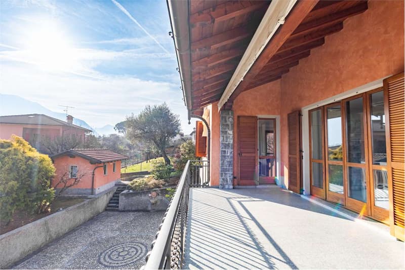 MERAVIGLIOSA VILLA VISTA LAGO DI COMO (5)