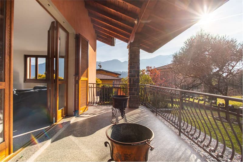 MERAVIGLIOSA VILLA VISTA LAGO DI COMO (4)