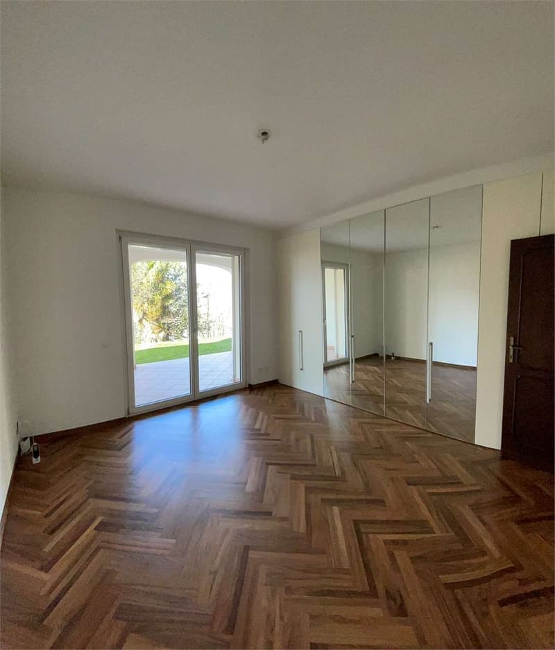 Esclusiva Villa con Area Wellness e Vista Aperta nel Verde di Vezia (12)