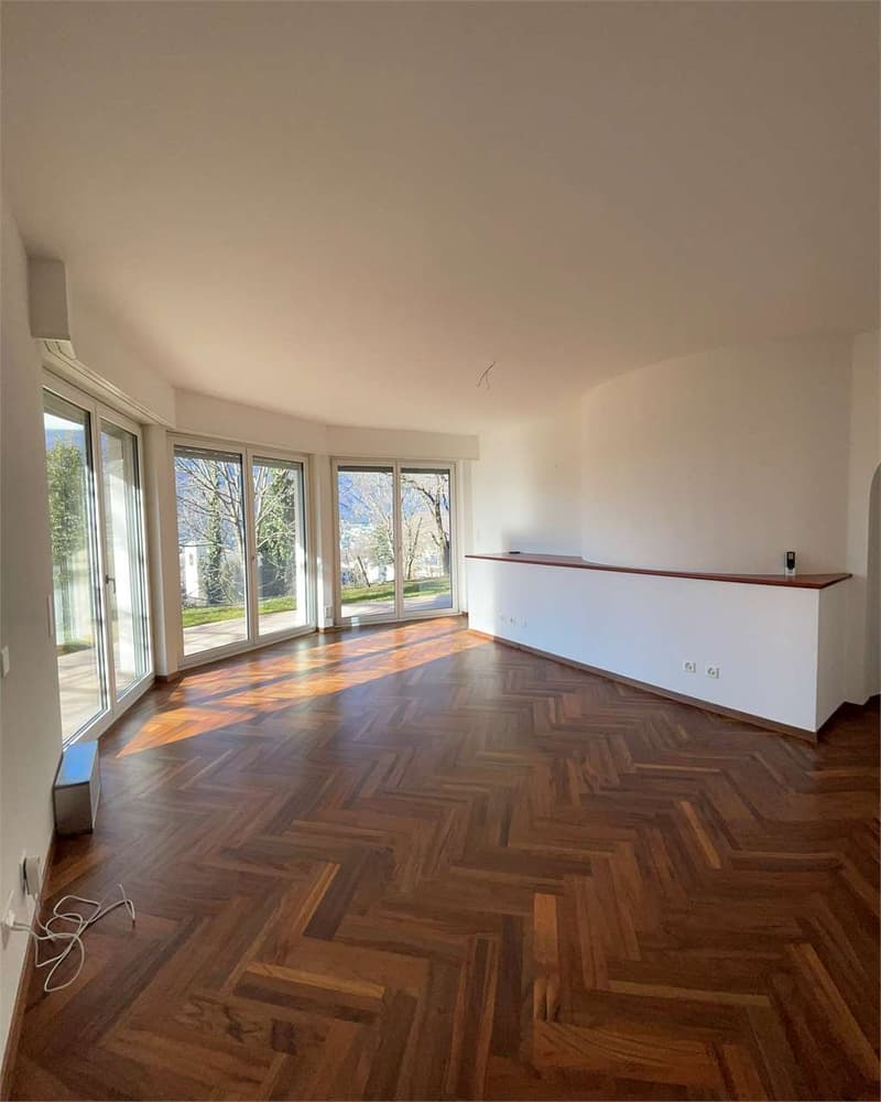 Esclusiva Villa con Area Wellness e Vista Aperta nel Verde di Vezia (8)