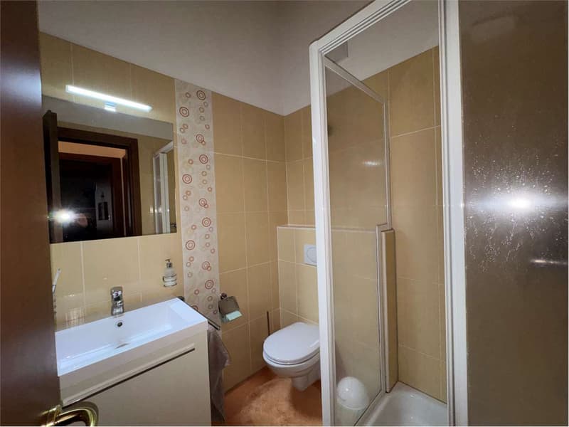 Villa a schiera triplex di 4.5 a Pura con vista lago immersa nel verde (8)