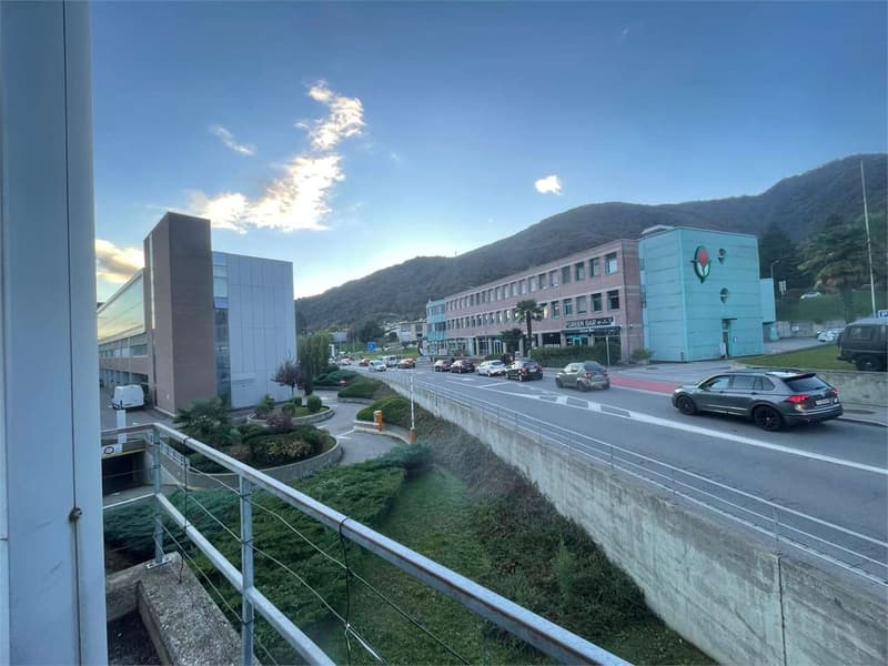 Affittasi Ufficio / piccolo deposito a Manno (8)